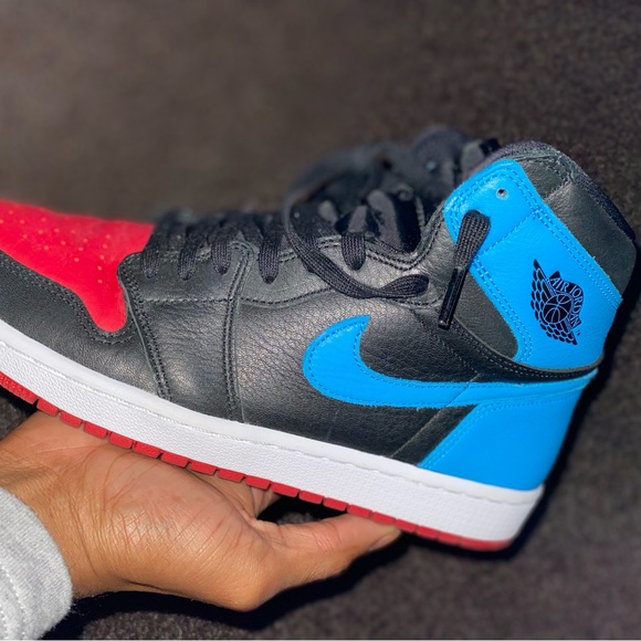 Retro Jordan 1 CHI/UNC Size 12.5 (W)  10 (M) - Picture 2 of 4